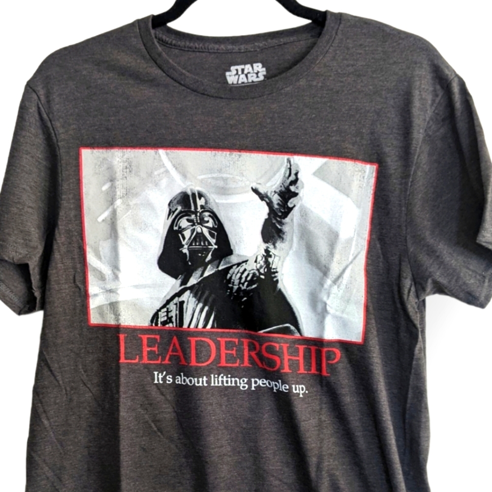 star wars Darth Vader leadership t-shirt medium.